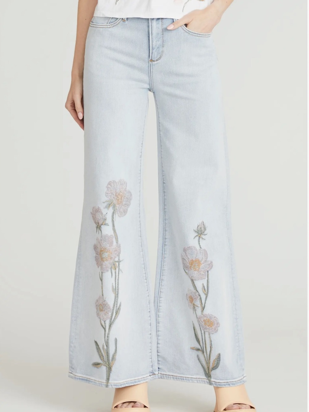 NWT Driftwood Penelope Floral Embroidered Wide Leg Jeans Size 33 -
